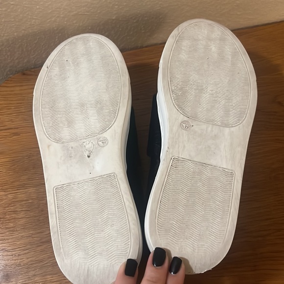 Lewit Arlo Platform Sneaker - Picture 9 of 11